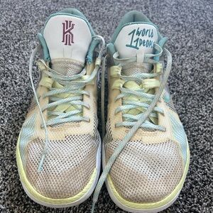 Nike Kyrie Flytraps